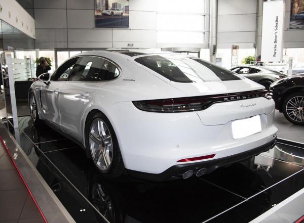 又一行政級車，車長5.2米，入門就有330馬力，還有1483L儲物空間