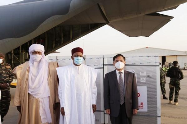 28年前中國姑娘遠嫁非洲黑人，從父母反對到中尼斷交，終修成正果