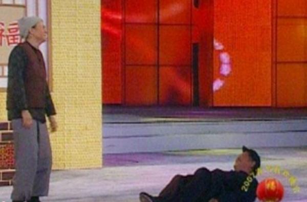 賈冰娛樂圈歷險記:17歲當兵,28歲當團長,35歲副處級;37歲爆紅 賈冰娛樂圈歷險記:17歲當兵,28歲當團長,35歲副處級;37歲爆紅