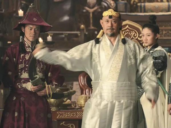 關曉彤被女三吊打,年度爛片《圖蘭朵》,白瞎了姜文、胡軍 關曉彤被女三吊打,年度爛片《圖蘭朵》,白瞎了姜文、胡軍