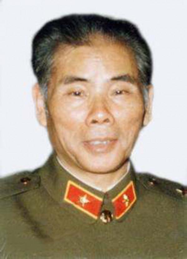 1950年，海南高檔酒店接待一批客人，得知客人身份，老闆非要退錢