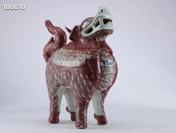 大明宣德紅釉麒麟擺件規格：高29.4cm 寬10cm 長22.5cm