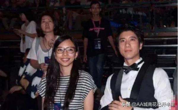 奶茶妹妹手滑點贊李靚蕾的INS，網友：東東為了這個贊字又要劃賬