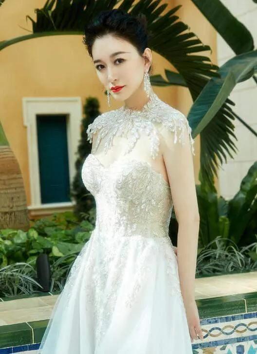 自帶濾鏡的女星，我只服這4位！長相不算美豔，但合照總是很出挑