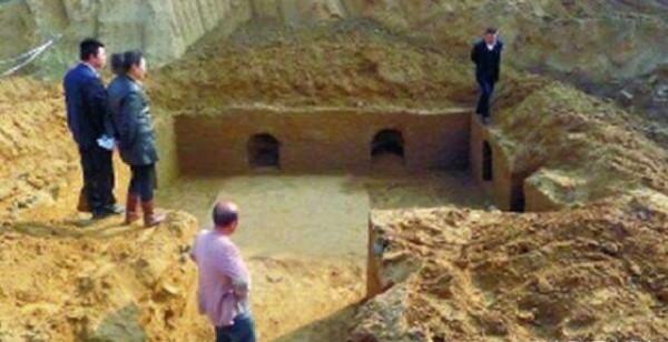 甘肅古墓出土17塊石質屏風，20年後專家痛哭：是我們犯了大錯