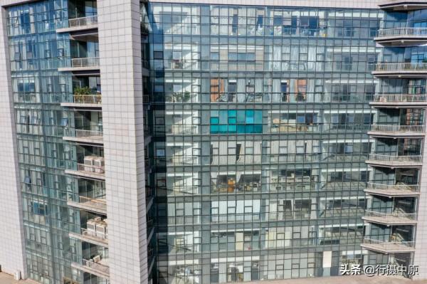 一個大學只有一棟教學樓？這樓，可真長