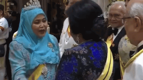 汶萊王室多有錢?每一頂王冠都足以與歐洲各王室最奢華的王冠匹敵 汶萊王室多有錢?每一頂王冠都足以與歐洲各王室最奢華的王冠匹敵