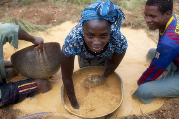 21億年前的隕石坑，坑中有1000多噸黃金鑽石，為何不能開採出來？