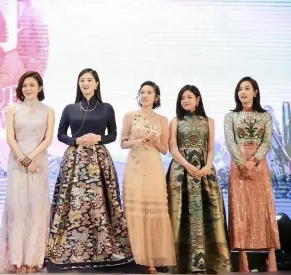 難穿衣被豔壓,明明已經瘦成了麻桿,大骨架小臉蛋卻讓她們顯太壯 難穿衣被豔壓,明明已經瘦成了麻桿,大骨架小臉蛋卻讓她們顯太壯