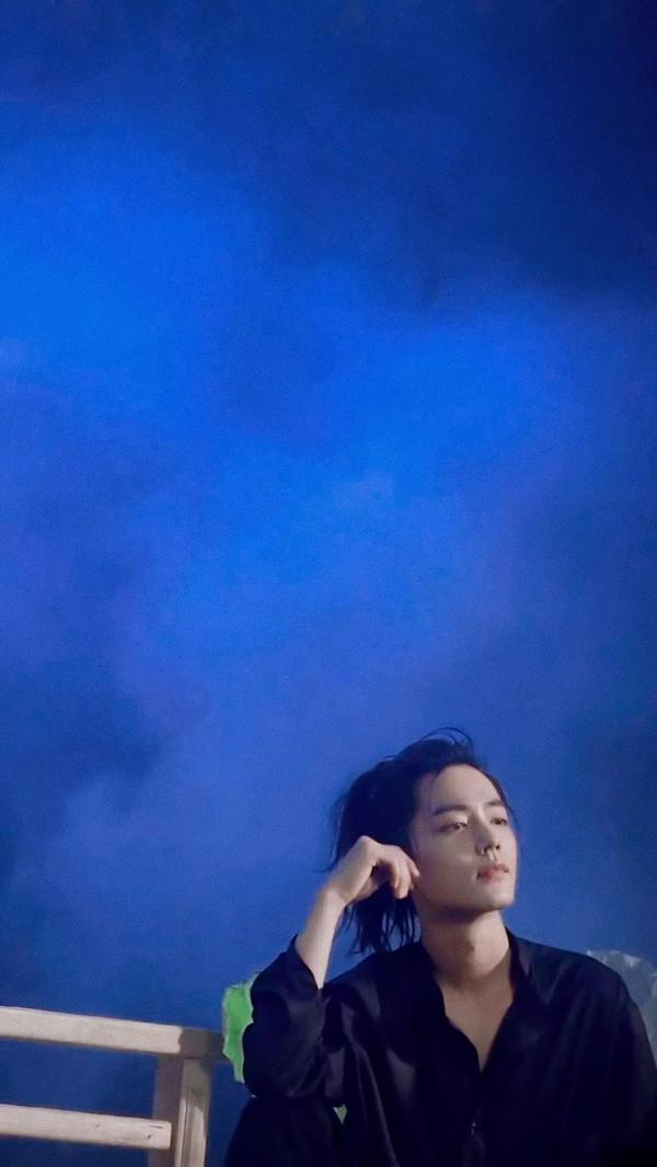 #肖戰時尚芭莎雜誌#荷塘映月色,月色撩人心,高馬尾永遠滴神 #肖戰時尚芭莎雜誌#荷塘映月色,月色撩人心,高馬尾永遠滴神