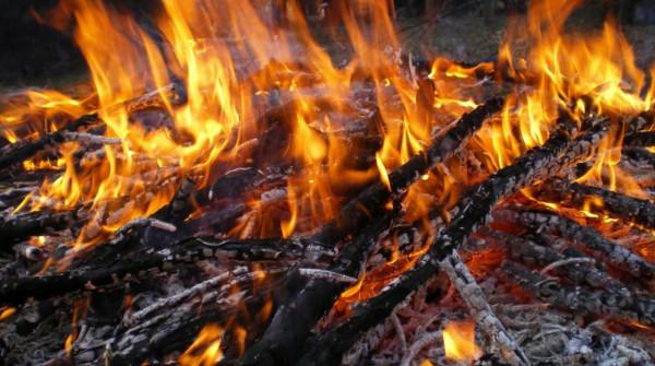 如何看待比亞迪漢EV對撞極狐阿爾法S,靜置2天后漢EV起火? 如何看待比亞迪漢EV對撞極狐阿爾法S,靜置2天后漢EV起火?