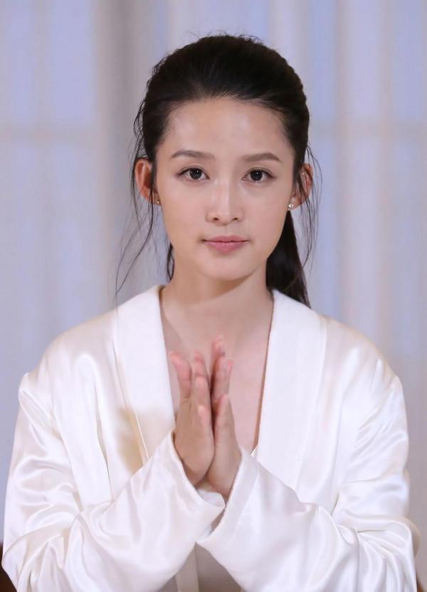 ";雞腿姑娘";李沁,素顏化妝照 ";雞腿姑娘";李沁,素顏化妝照