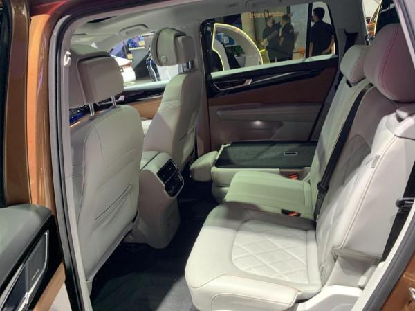 外觀微調，內飾科技感顯著提升，實拍解析全新大眾途昂