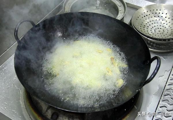 焦燒小黃魚,先炸再煨更入味,魚肉香酥味道鮮,連魚骨都能嚼著吃 焦燒小黃魚,先炸再煨更入味,魚肉香酥味道鮮,連魚骨都能嚼著吃