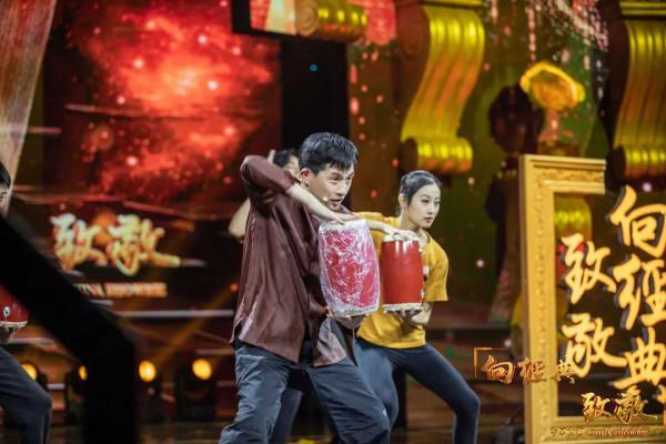 氛圍感拿捏住了！這些春晚舞蹈絕絕子