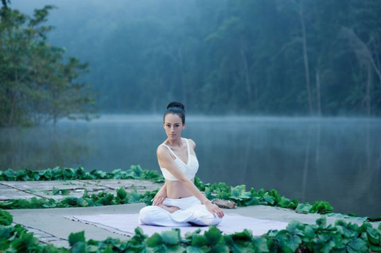 最美瑜伽教練母其彌雅，典雅的東方氣質