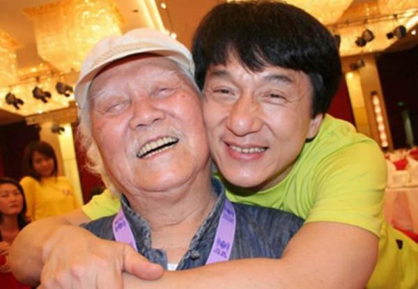 成龍同父異母的大哥：10歲被父親拋棄，73歲才見到成龍第一面