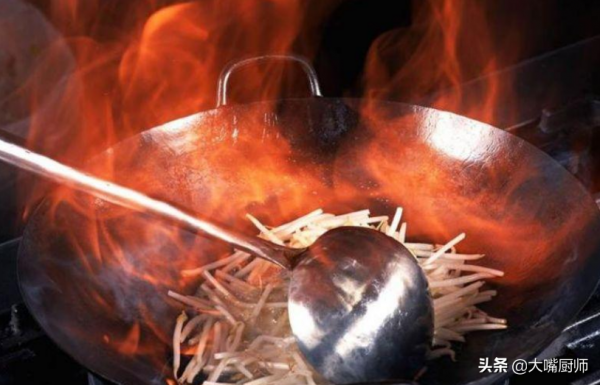 老廚師教你8個做菜技巧，學會後廚藝增長一大截，在家也能當大廚