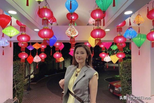 造型大變樣！李嘉欣剪鄰家卷穿小香風年輕10歲，鼻尖美人極具特色