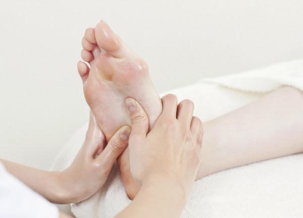 女人壽命長不長，看腳就能知曉嗎？你的腳有沒有這4個特徵呢？