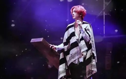 5位沒“偶像包袱”的明星,鄧超竟去路邊貼膜,雷佳音是各種自黑 5位沒“偶像包袱”的明星,鄧超竟去路邊貼膜,雷佳音是各種自黑