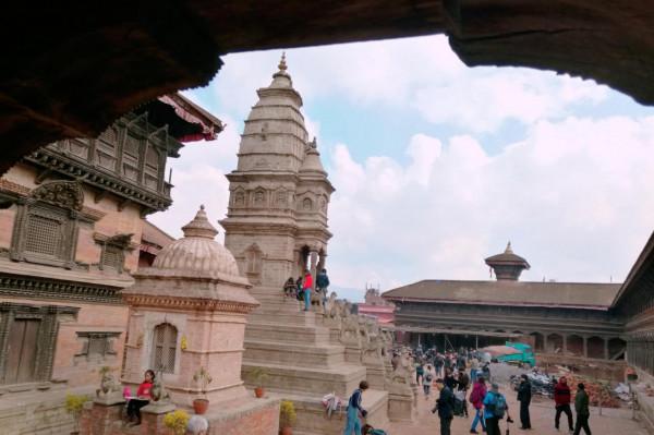 東南亞貧窮小國,把中國遊客當提款機,當地小孩見到就伸手要錢 東南亞貧窮小國,把中國遊客當提款機,當地小孩見到就伸手要錢