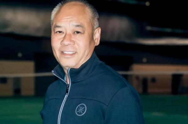 58歲的李寧，面相比67歲的成龍還要老，風光的背後有艱辛有淚水