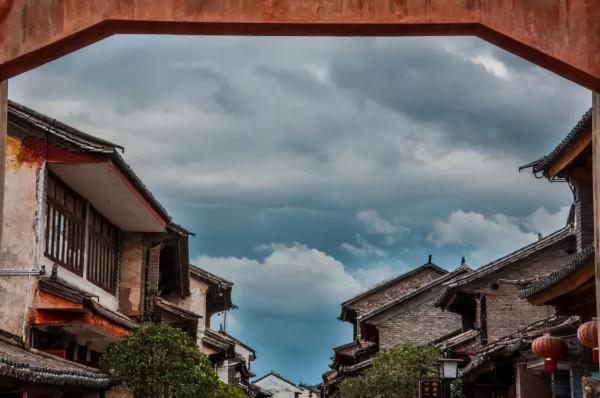 9月去正好！適合小住幾日的8座絕美古鎮，人少景美，清幽安逸