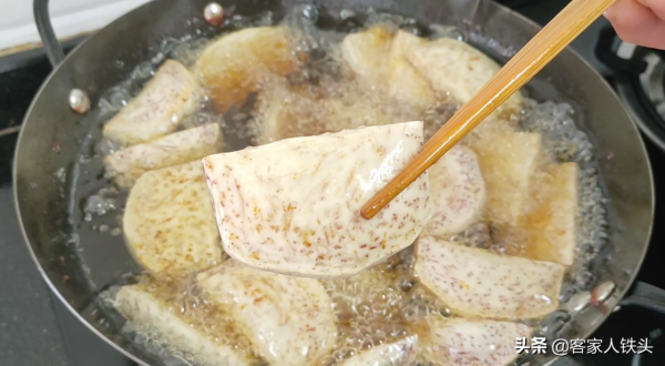 五花肉最好吃的做法，加1個香芋，客家人待客都愛做它，好吃過癮