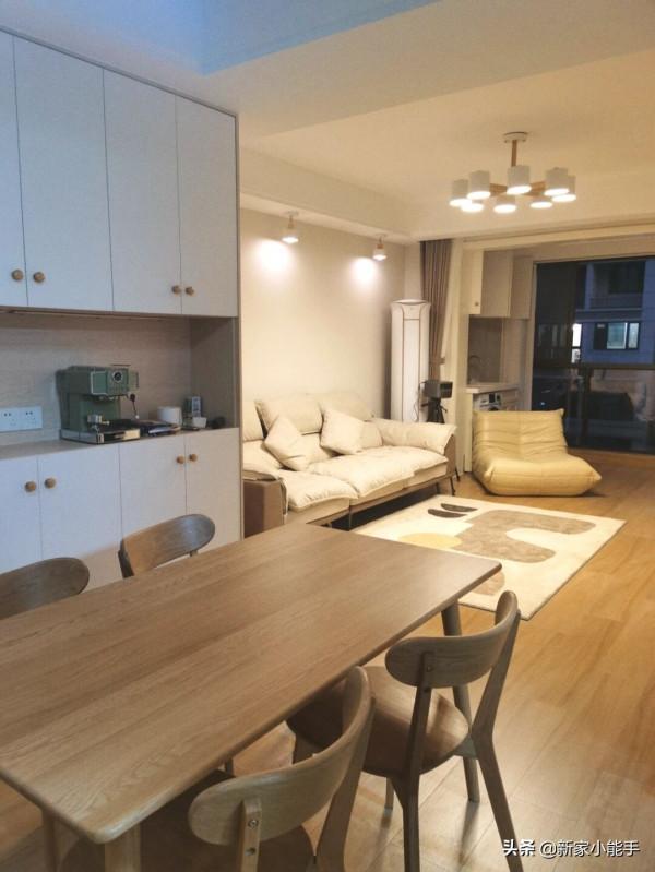 年後喬遷入住新房，放棄常規電視機選擇投影儀，一家人都滿意