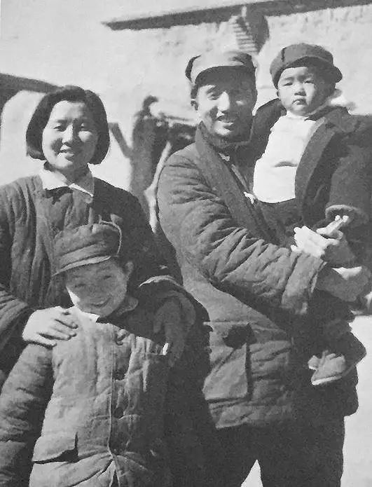 徐向前深秋回山西老家，姑姑見了心疼：這大官穿得不如老百姓暖和