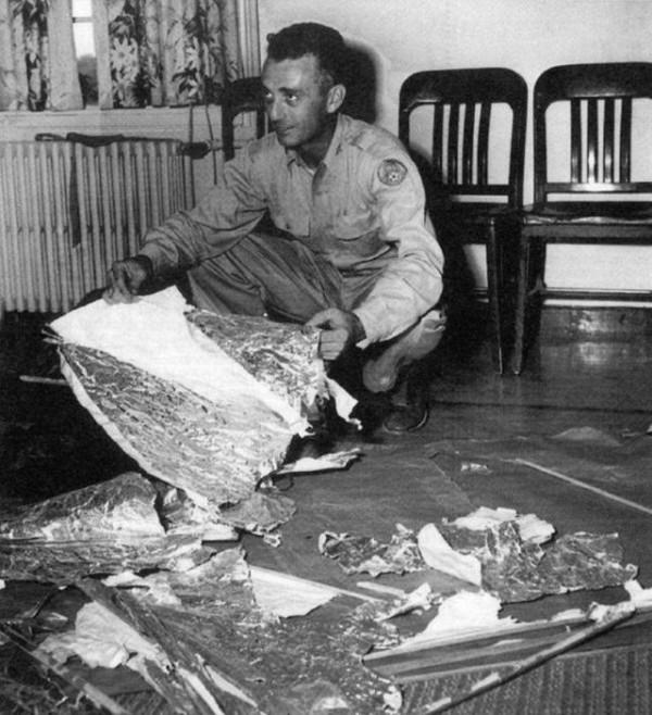 一次秘密行動,愛因斯坦看到了外星人和飛船?關於羅斯威爾事件 一次秘密行動,愛因斯坦看到了外星人和飛船?關於羅斯威爾事件