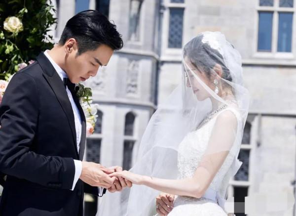 唐藝昕張若昀高顏值結婚照,也許這就是愛情最美的樣子了吧? 唐藝昕張若昀高顏值結婚照,也許這就是愛情最美的樣子了吧?