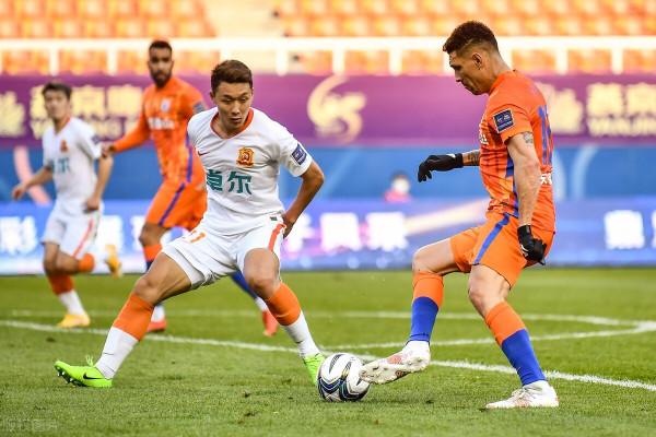 足協盃8強戰-門框難阻進球田鑫宋龍連擊,泰山2-0武漢握先手優勢 足協盃8強戰-門框難阻進球田鑫宋龍連擊,泰山2-0武漢握先手優勢