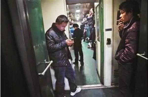 流浪少女被和尚收留，將武功全數傳授給她，不料竟被其偷光積蓄