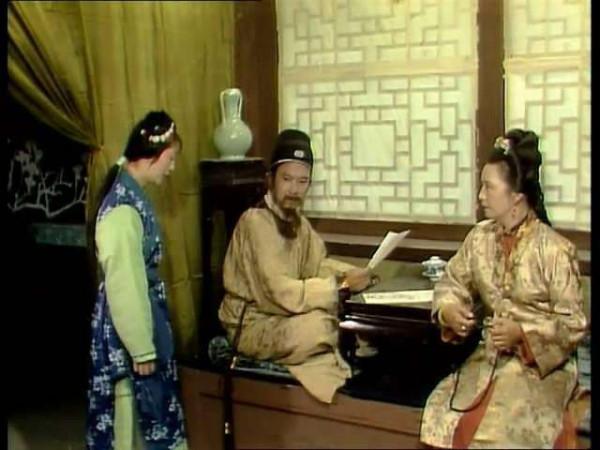 紅樓夢：住奴才隔壁，後門通街，賈政羞辱薛家觸怒王夫人賭氣反擊