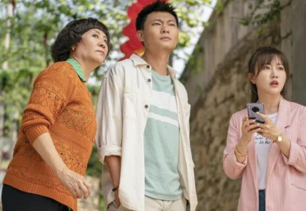 接爛劇本，直播帶貨，強塞子女進組：老戲骨的“風骨”去哪了