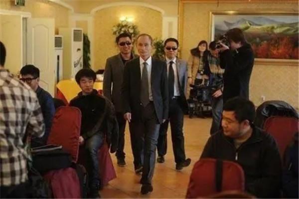 安徽老漢因長得像普京,曾經一度火到國外,後來怎麼樣了? 安徽老漢因長得像普京,曾經一度火到國外,後來怎麼樣了?