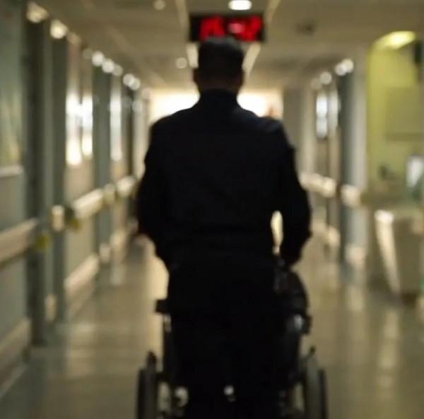 妻患病殘疾，丈夫不離不棄照顧32年，他們的美好愛情故事感天動地