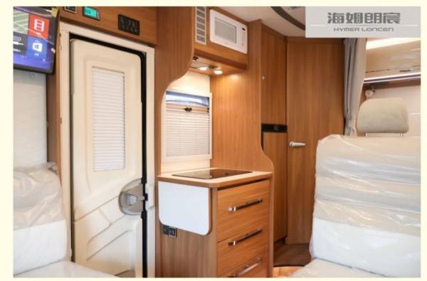 朗宸T型旅居車!空間超大食宿齊全,還配兩張大床能住3人 朗宸T型旅居車!空間超大食宿齊全,還配兩張大床能住3人