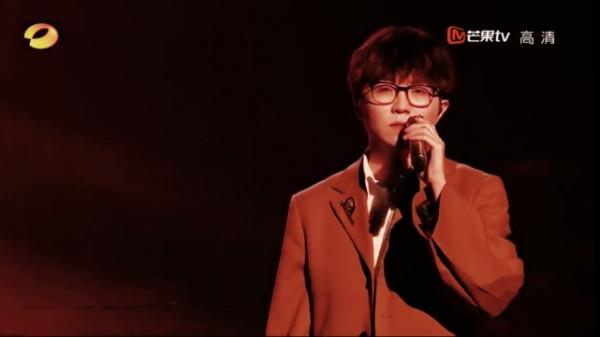 芒果年貨節：twins胖成姨，鞠婧禕半永久妝發，蔡徐坤霸氣開演