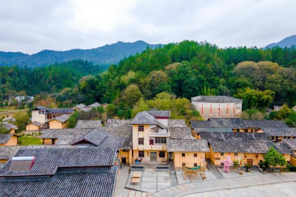贛州山中有座明清古村，耗資1.5億打造成景區，客家圍屋是亮點