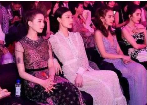 在富豪面前，明星扮小丑就行了，這幾張照片看出明星和富豪的地位