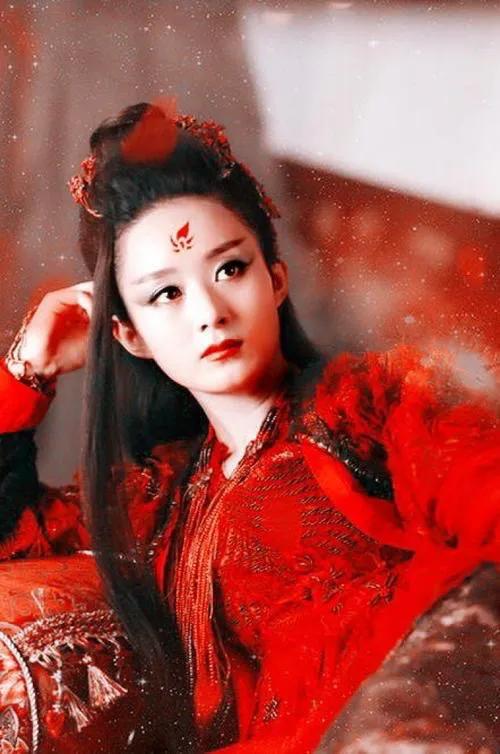 誰說大紅太俗氣?這6位紅衣造型又酷又颯,歪頭殺邪媚直擊觀眾心 誰說大紅太俗氣?這6位紅衣造型又酷又颯,歪頭殺邪媚直擊觀眾心