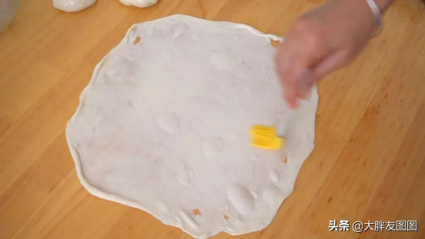 4種材料,不發酵,不用烤箱,自制起酥煎餅,香噴噴的麵食 4種材料,不發酵,不用烤箱,自制起酥煎餅,香噴噴的麵食