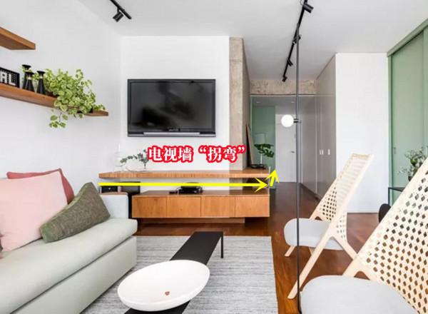 電視櫃懸空，只是“拐彎設計”，沒曾想，不僅顏值高功能還多了