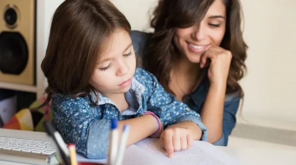 六歲前父母“認真養“和”敷衍養”的孩子,長大後差距明顯 六歲前父母“認真養“和”敷衍養”的孩子,長大後差距明顯