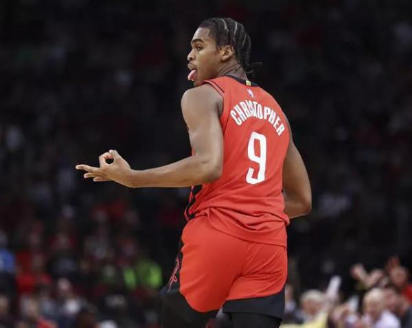 戈登用一場勝利，歡迎哈登回家