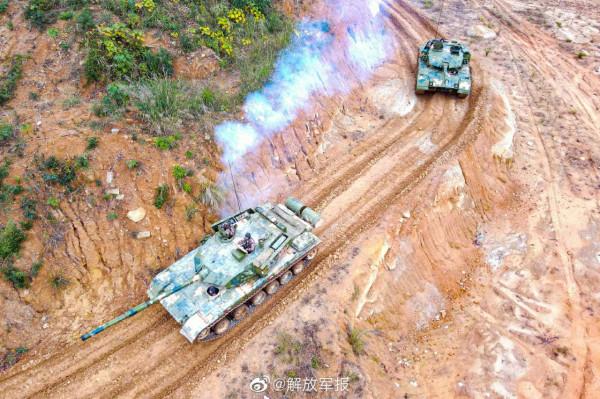 大片！坦克霸氣進擊