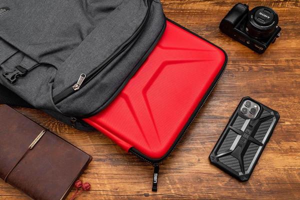 這個內膽包符合MacBook Pro的氣質，保護效果全面，功能設計貼心